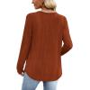 WIHOLL Chemises à manches longues pour femme avec col en V – Léger – Tunique décontractée – Vêtements tendance d&rsquo;automne 2025(Caramel)